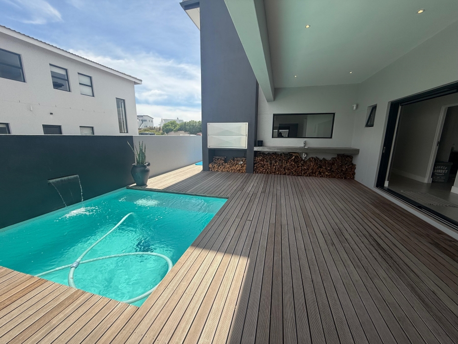 5 Bedroom Property for Sale in Myburgh Park Western Cape